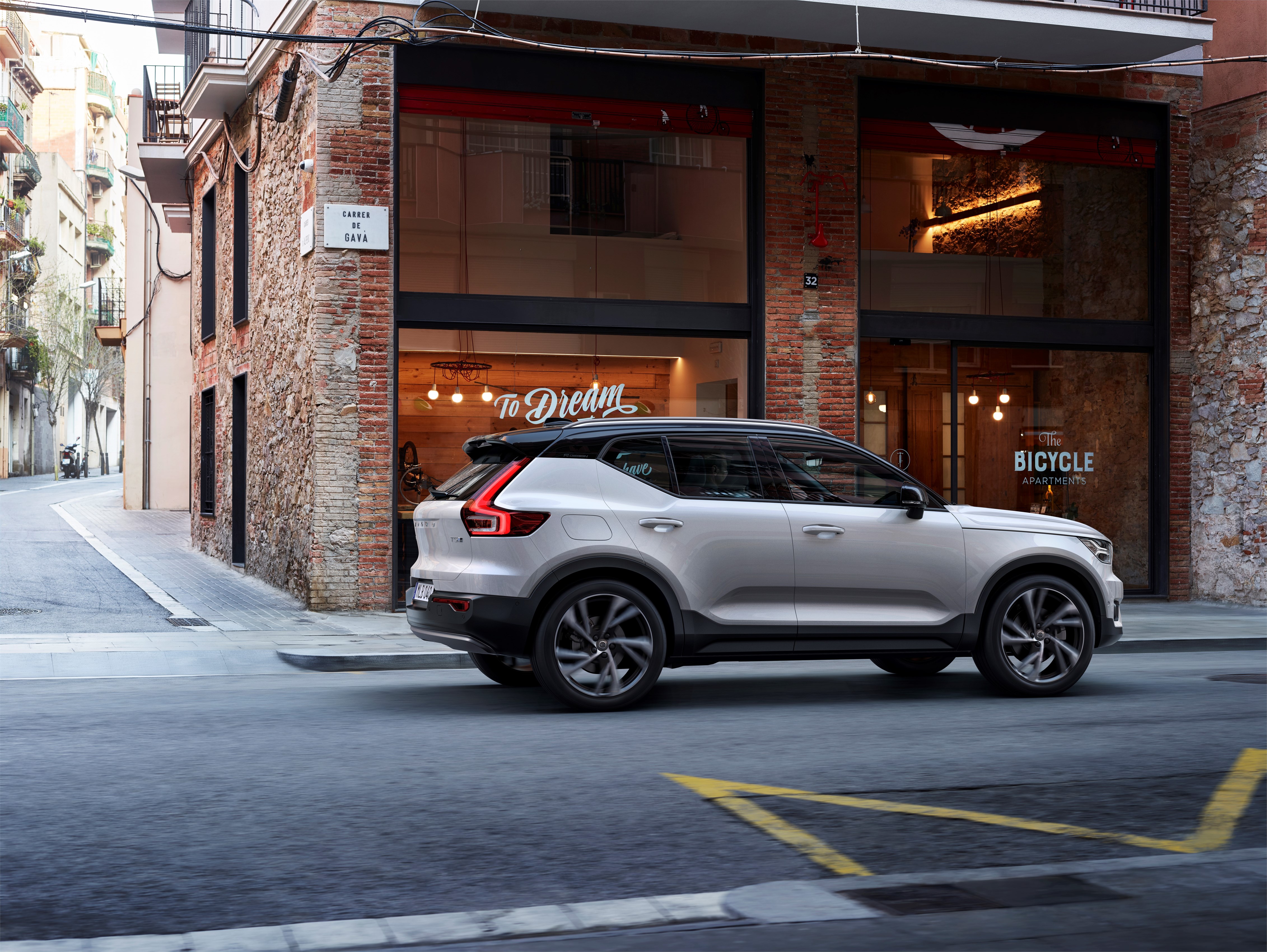 New XC40 completes global Volvo line-up for fast-growing premium SUV segment
