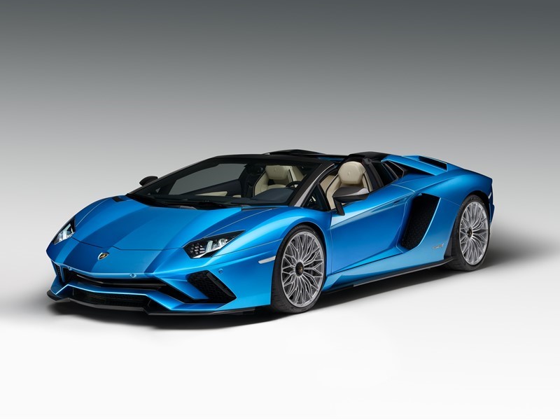 The new Aventador S Roadster: Breathtaking performance with open-air driving sophistication